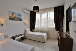 Отель Prestige Deluxe Hotel Aquapark Club- All inclusive Золотые Пески Two-Bedroom Deluxe Suite with Balcony-13