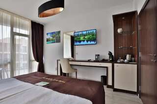 Отель Prestige Deluxe Hotel Aquapark Club- All inclusive Золотые Пески Two-Bedroom Deluxe Suite with Balcony-14