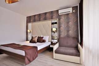 Отель Prestige Deluxe Hotel Aquapark Club- All inclusive Золотые Пески Two-Bedroom Deluxe Suite with Balcony-17