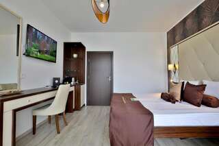 Отель Prestige Deluxe Hotel Aquapark Club- All inclusive Золотые Пески Two-Bedroom Deluxe Suite with Balcony-18