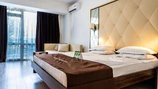 Отель Prestige Deluxe Hotel Aquapark Club- All inclusive Золотые Пески Двухместный номер Делюкс с 1 кроватью или 2 отдельными кроватями и балконом-1