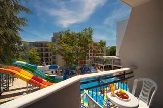 Отель Prestige Deluxe Hotel Aquapark Club- All inclusive Золотые Пески Двухместный номер Делюкс с 1 кроватью или 2 отдельными кроватями и балконом (для 2 взрослых и 2 детей)-8