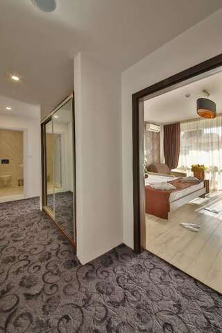 Отель Prestige Deluxe Hotel Aquapark Club- All inclusive Золотые Пески Two-Bedroom Deluxe Suite with Balcony-1