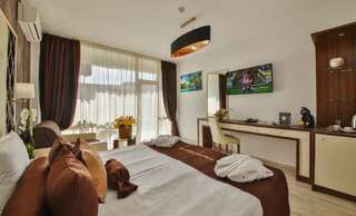 Отель Prestige Deluxe Hotel Aquapark Club- All inclusive Золотые Пески Two-Bedroom Deluxe Suite with Balcony-3