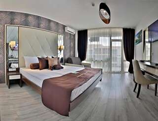 Отель Prestige Deluxe Hotel Aquapark Club- All inclusive Золотые Пески Two-Bedroom Deluxe Suite with Balcony-9